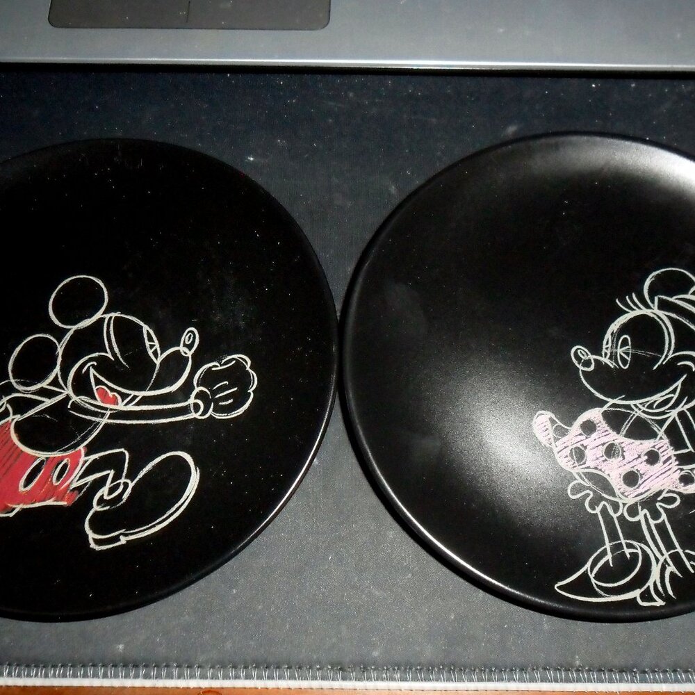 2 Hallmark Disney mickey n minnie plate set